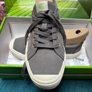 Charcoal grey suede NWT Cariuma sneakers